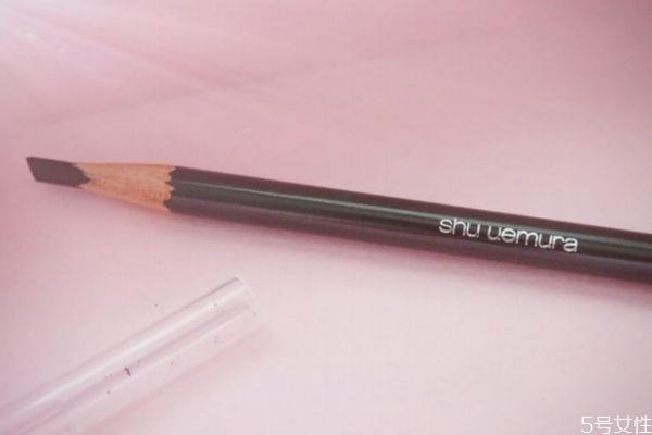 眉笔使用时为什么要削成扁的 眉笔潮了要如何处理 眉笔使用时为什么要削成扁的 眉笔潮了要如何处理