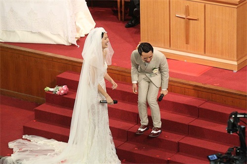 梦见自己离婚另嫁他人 已婚女人梦见嫁给别人