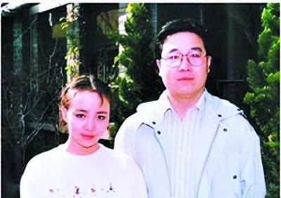 ​宋丹丹带巴图参加爷爷葬礼，被拒之门外，前夫：谁让你们来的？