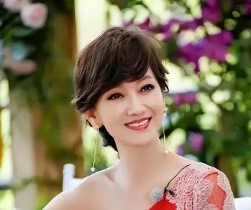 ​赵雅芝的骄傲：长子45岁次子42岁，小儿子35岁，个个都是学霸