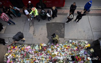 ​英国女孩伦敦被捅死后续：17岁行凶者今日出庭，英媒刷屏悼念