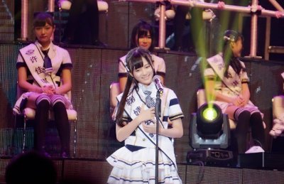 ​身高成迷，一口面包嚼84次，不理争议谩骂，美女鞠婧祎黑红史