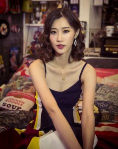 ​巩汉林儿媳黄一惠：被催婚又催生，婚后连生两女，她过得幸福吗？