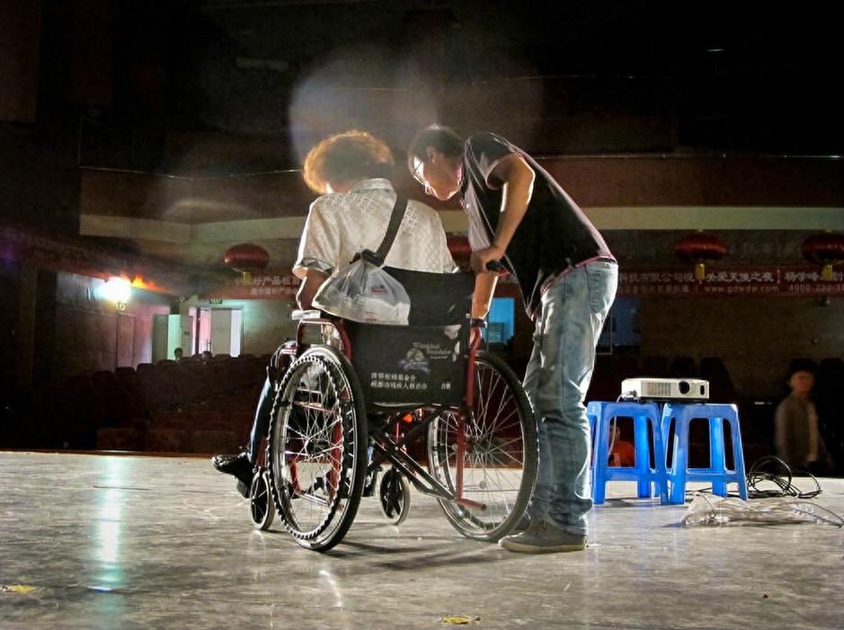 直击“渐冻人”，目睹自己渐渐死去