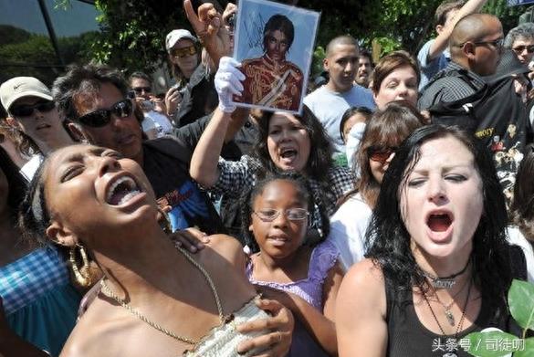 韩国网友评权志龙，可比肩迈克杰克逊，成影响世界的巨星