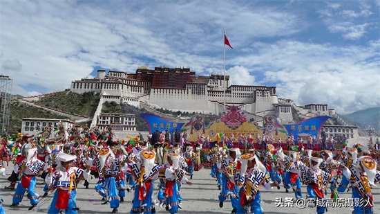 你知道第五套人民币50元纸币背面风景图案是哪里?马上拿出来对比