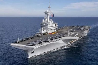 ​中型航母“戴高乐”号航空母舰