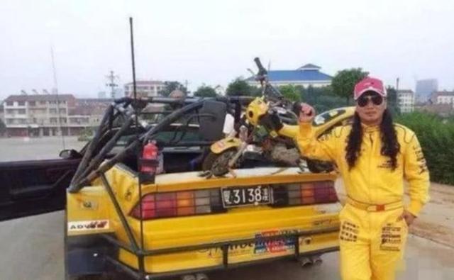 成龙的替身,拍戏多年满身伤痕,成龙“送”他一辆法拉利表感激!