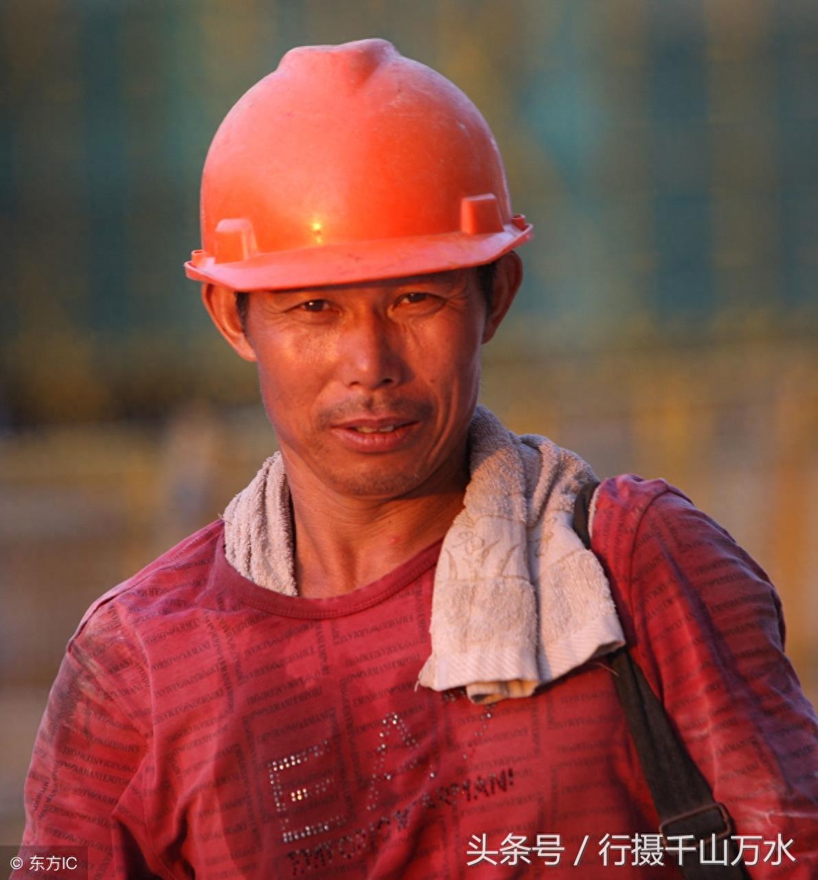 高温下建筑工人挥汗如雨10张图，生活艰辛，辛苦的劳动者值得尊重