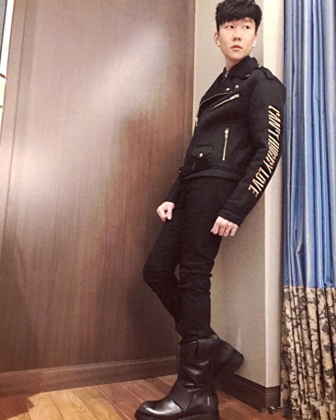 放弃重点大学进军歌坛,林俊杰的家世背景原如此雄厚