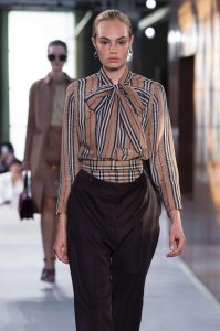 ​博柏利（Burberry）在奢侈品牌到底是个什么档次？