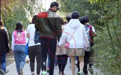 ​恋情实锤！于小彤陈小纭牵手同游被拍，两人相差5岁又是姐弟恋