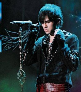 ​周杰伦和陈奕迅是如何走近的？他们的关系如何？