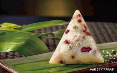 ​煮粽子不是只放清水，教你2个小窍门，粽子软糯香甜，更好吃