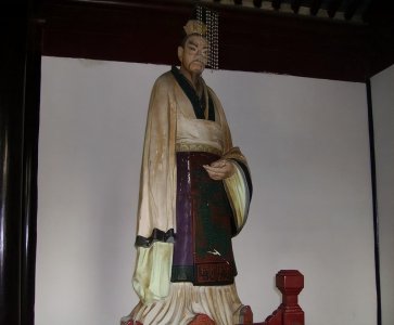​季札多次拒绝王位，曾准确评判各国发展局势，对自己有高道德要求