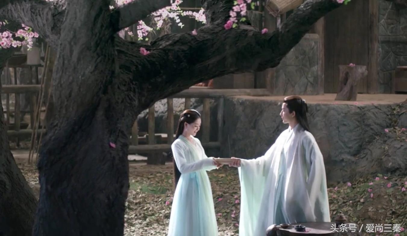 《三生三世十里桃花》于朦胧一出场，师傅墨渊的颜值简直没法看了