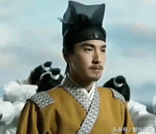 《三生三世十里桃花》于朦胧一出场，师傅墨渊的颜值简直没法看了