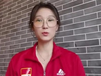 ​王梦洁现身为学子送祝福！已从小可爱变知性女，世联赛或是正名战