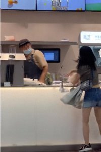 ​一喜茶分店店员与顾客发生冲突，商场：已闭店整改