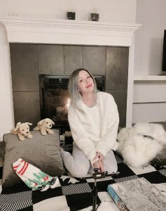 ​萧亚轩首次公开意外受伤照片，头部超5厘米伤痕令人心疼！