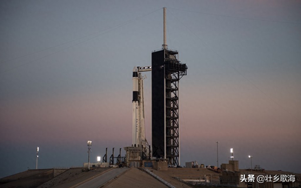 龙飞船(Dragon):世界上第一艘由私人公司研发的航天飞船