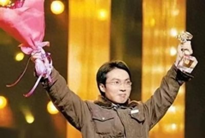 ​18年前，那个带着妹妹上大学，感动中国的洪战辉，如今怎么样了？