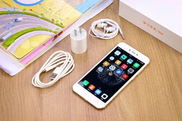 有OPPO、VIVO还不够，步步高发布imoo学习手机