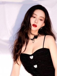 ​孟子义：纯欲风写真，内地当红花旦的璀璨亮相！