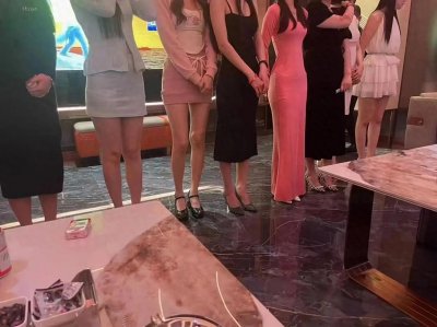 ​在KTV里面找了个陪唱小妹来，警察找来了后会怎么样