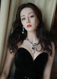 ​迪丽热巴：星光璀璨的演艺之路