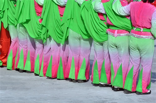 世人笑我太疯癫,我笑他人看不穿,欢天喜地的东北大秧歌!