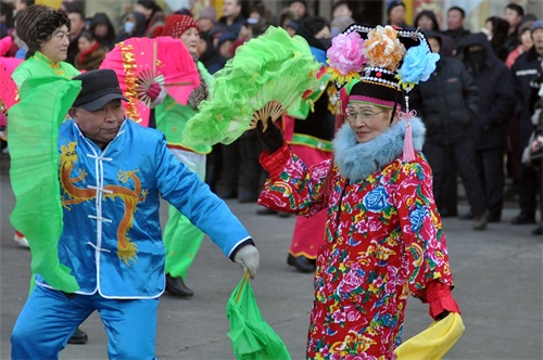 世人笑我太疯癫,我笑他人看不穿,欢天喜地的东北大秧歌!