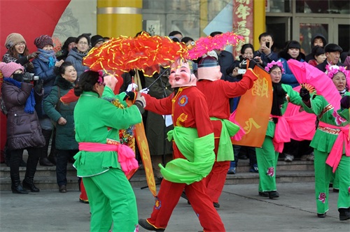 世人笑我太疯癫,我笑他人看不穿,欢天喜地的东北大秧歌!