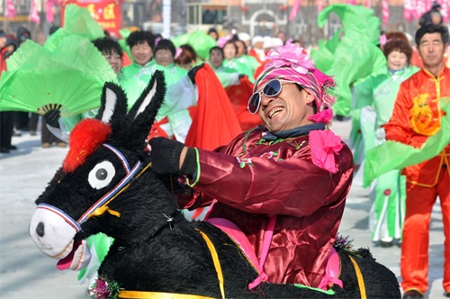 世人笑我太疯癫,我笑他人看不穿,欢天喜地的东北大秧歌!