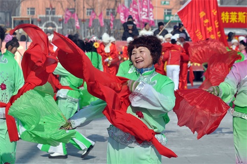 世人笑我太疯癫,我笑他人看不穿,欢天喜地的东北大秧歌!