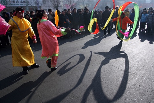 世人笑我太疯癫,我笑他人看不穿,欢天喜地的东北大秧歌!