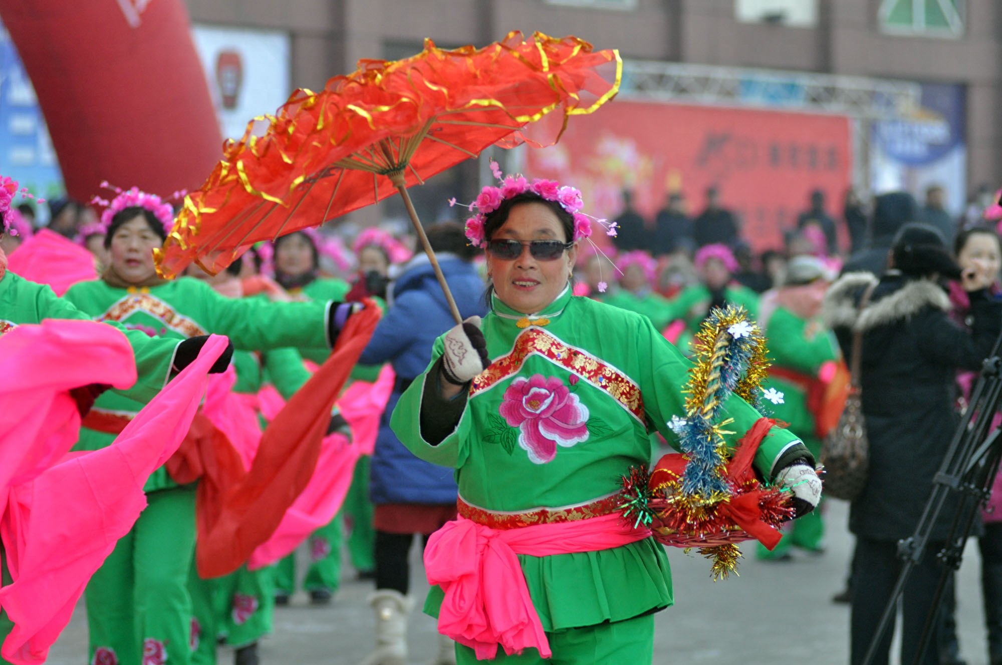 世人笑我太疯癫,我笑他人看不穿,欢天喜地的东北大秧歌!