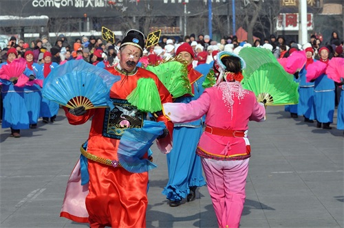 世人笑我太疯癫,我笑他人看不穿,欢天喜地的东北大秧歌!