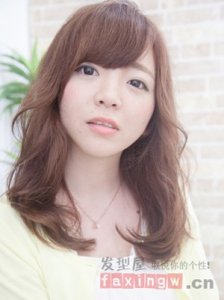 ​圆脸发型设计中长发 时尚百变超可人