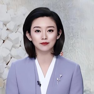 ​央视主持人李七月：从央视宠儿到边缘人物的华丽转身