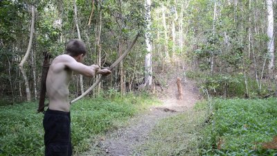 ​炫酷小妙招：如何在森林里DIY自制一套弓箭