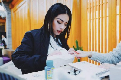 ​嘻哈女王万妮达：拥有魔鬼身材的她，是国内最强女Rapper？