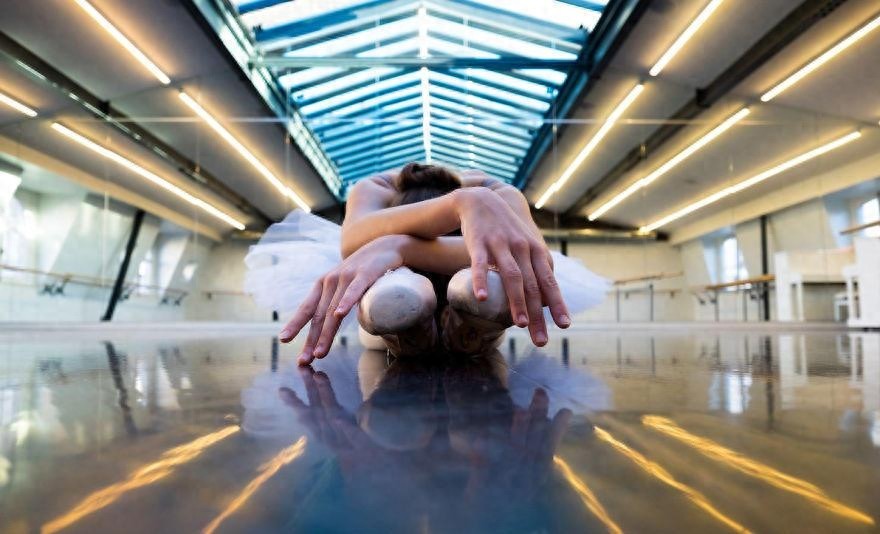 芭蕾舞者的美丽与艰辛 足部变形严重