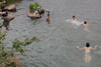 ​沉浸式体验溺水身亡全过程，看完窒息的5分钟，你还敢乱玩水吗？