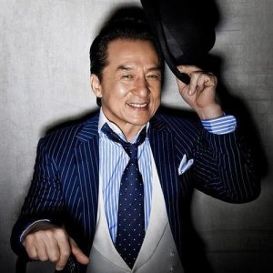 ​66岁的成龙首次承认出轨、家暴、流连风月场所：我真是个混蛋