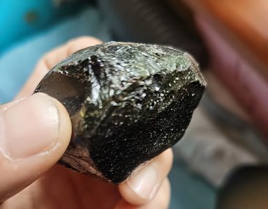 ​大连市民海边捡回600斤的“大陨石”？研究员：不是