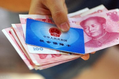 ​2025年养老金调整，多数老人能涨100元？为何有的老人能涨四五百