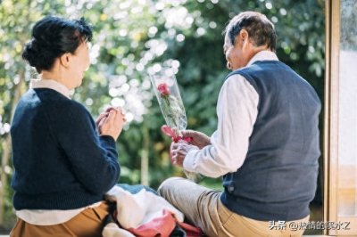 ​50岁王阿姨：魅力无限，男人难逃她的情网！