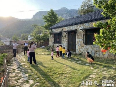 ​济南南山民宿“一房难求”，不到一晚便订满，但市区民宿有点凉