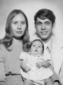 ​2岁女童被绑失踪51年，父母寻遍全国，才发现她原来离家这么近！